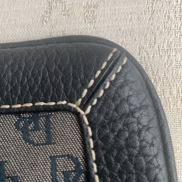 Dooney and Bourke small bag - Picture 7 of 9